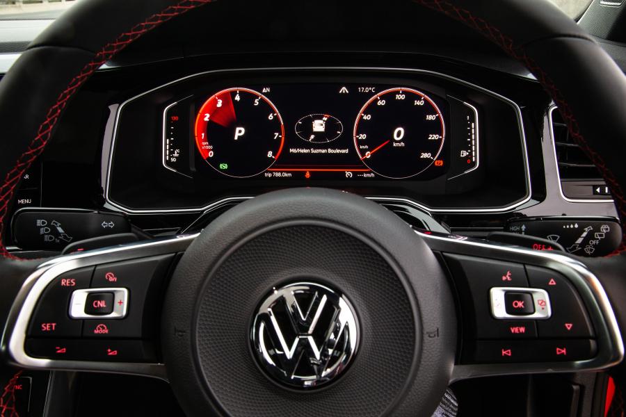 Панель приборов Volkswagen Polo GTI (Typ AW) 2018 года  (ZA) (фото 8 из 36)